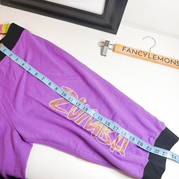 Zumba NWT! Shake Your Shuttle Capri Pants Orchid Purple Black Waistband Size L - Picture 9 of 9